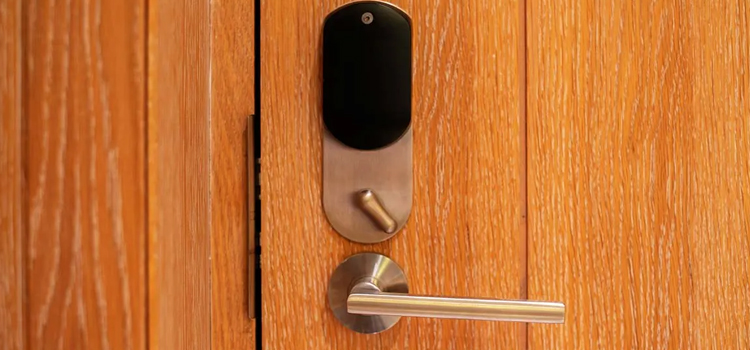 Automatic Locking Door Knob Clayton